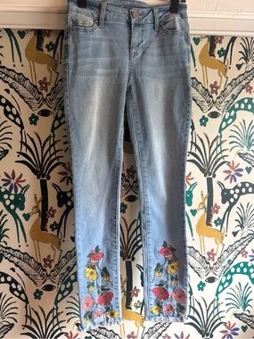 Light Wash Embroidered Ankle Jeans - Floral Detail